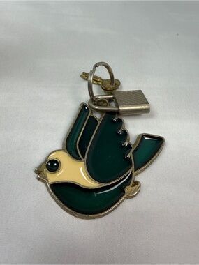 VINTAGE ENAMEL Green AND WHITE BIRD KEYCHAIN